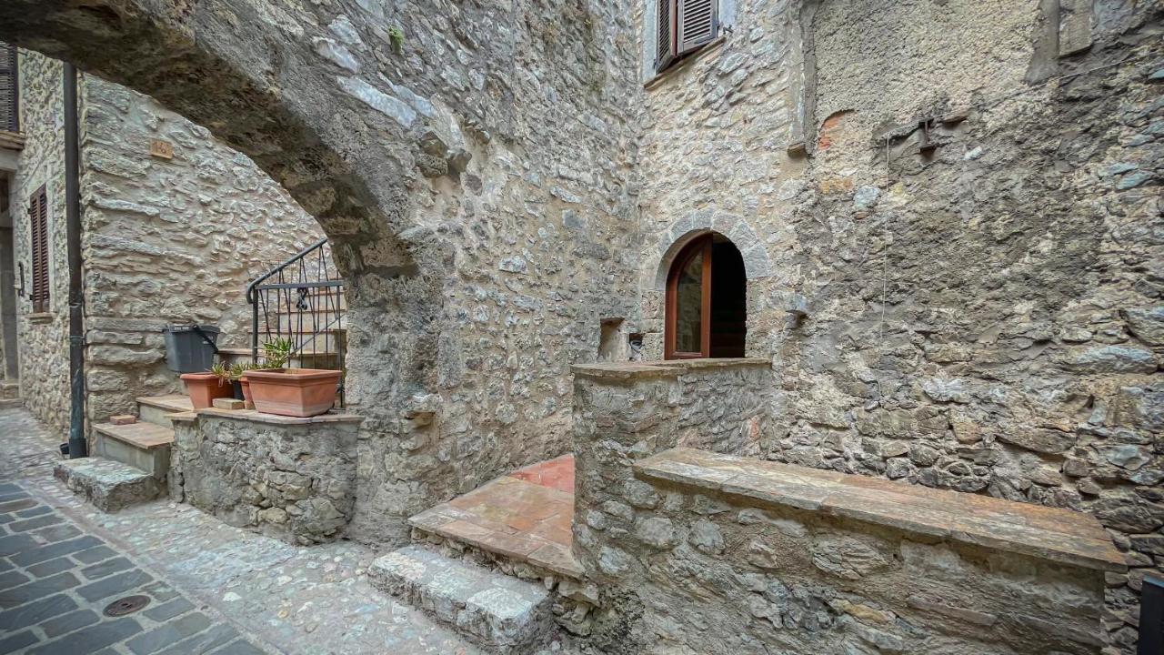 Borgo San Valentino Aparthotel Arrone Bagian luar foto