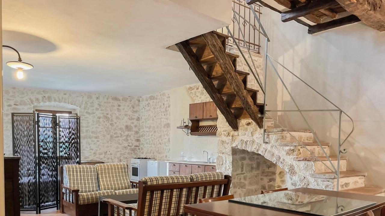 Borgo San Valentino Aparthotel Arrone Bagian luar foto