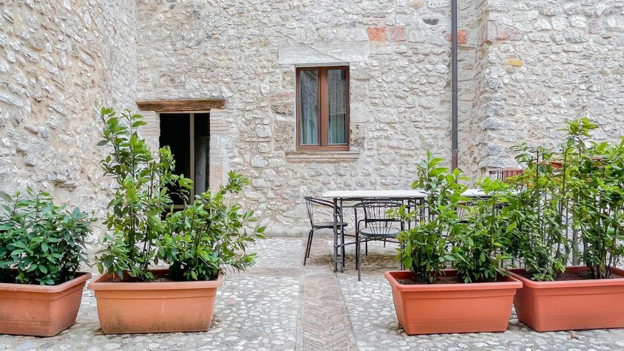 Borgo San Valentino Aparthotel Arrone Bagian luar foto