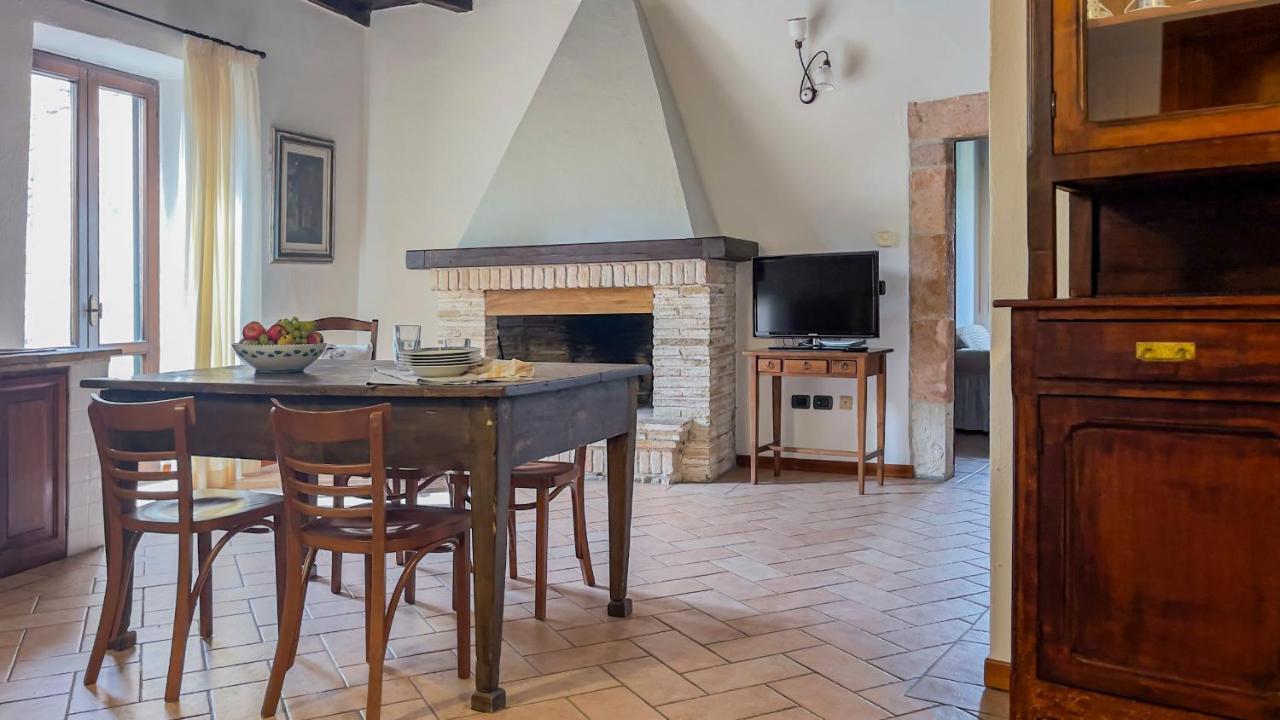 Borgo San Valentino Aparthotel Arrone Bagian luar foto