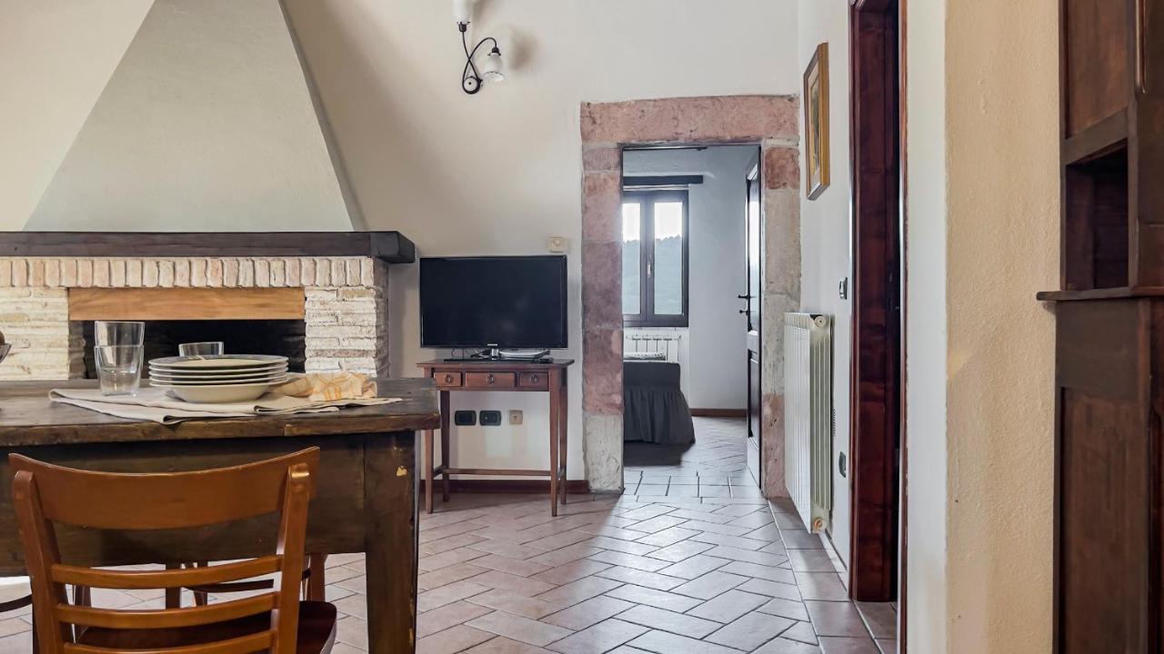 Borgo San Valentino Aparthotel Arrone Bagian luar foto