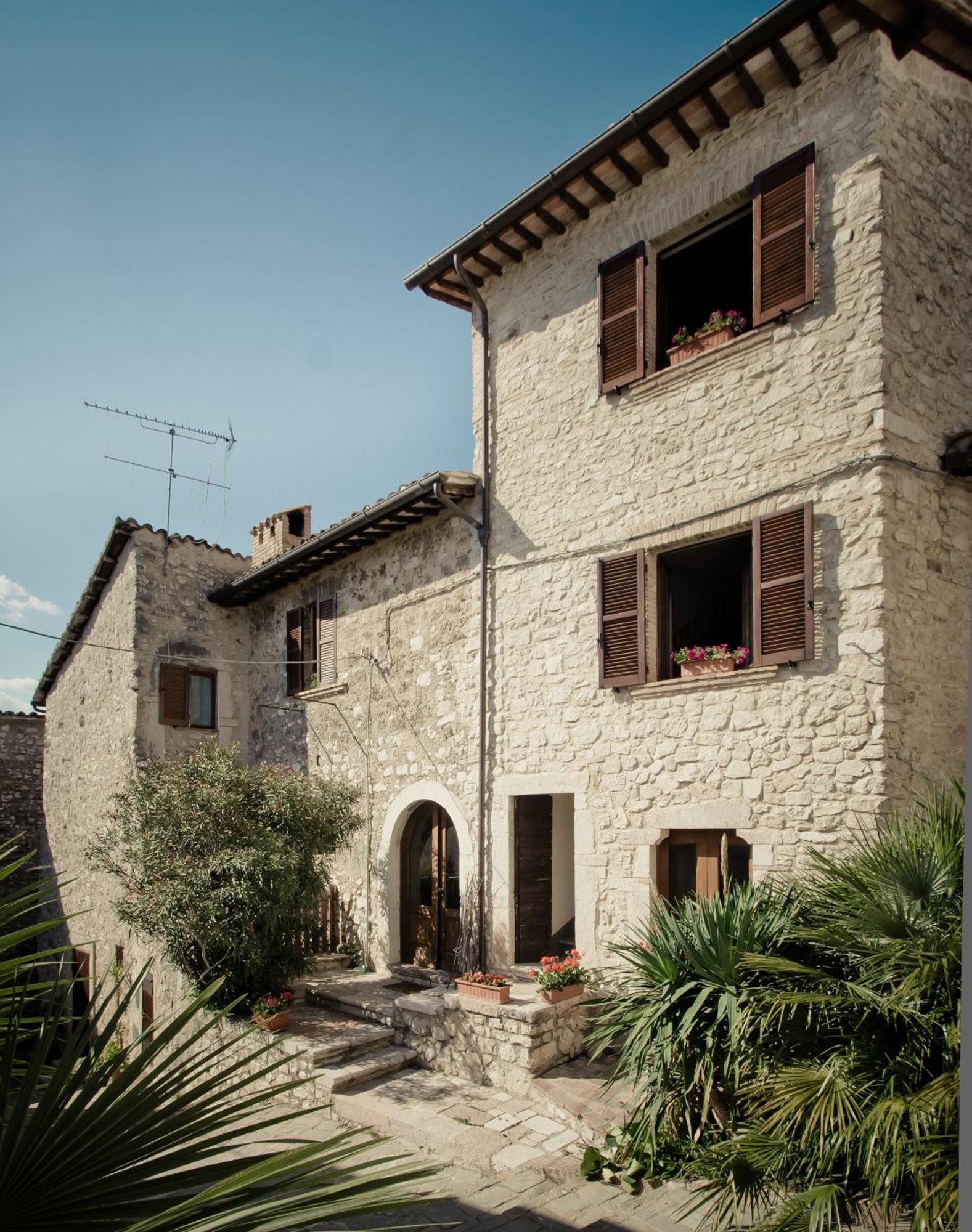 Borgo San Valentino Aparthotel Arrone Bagian luar foto
