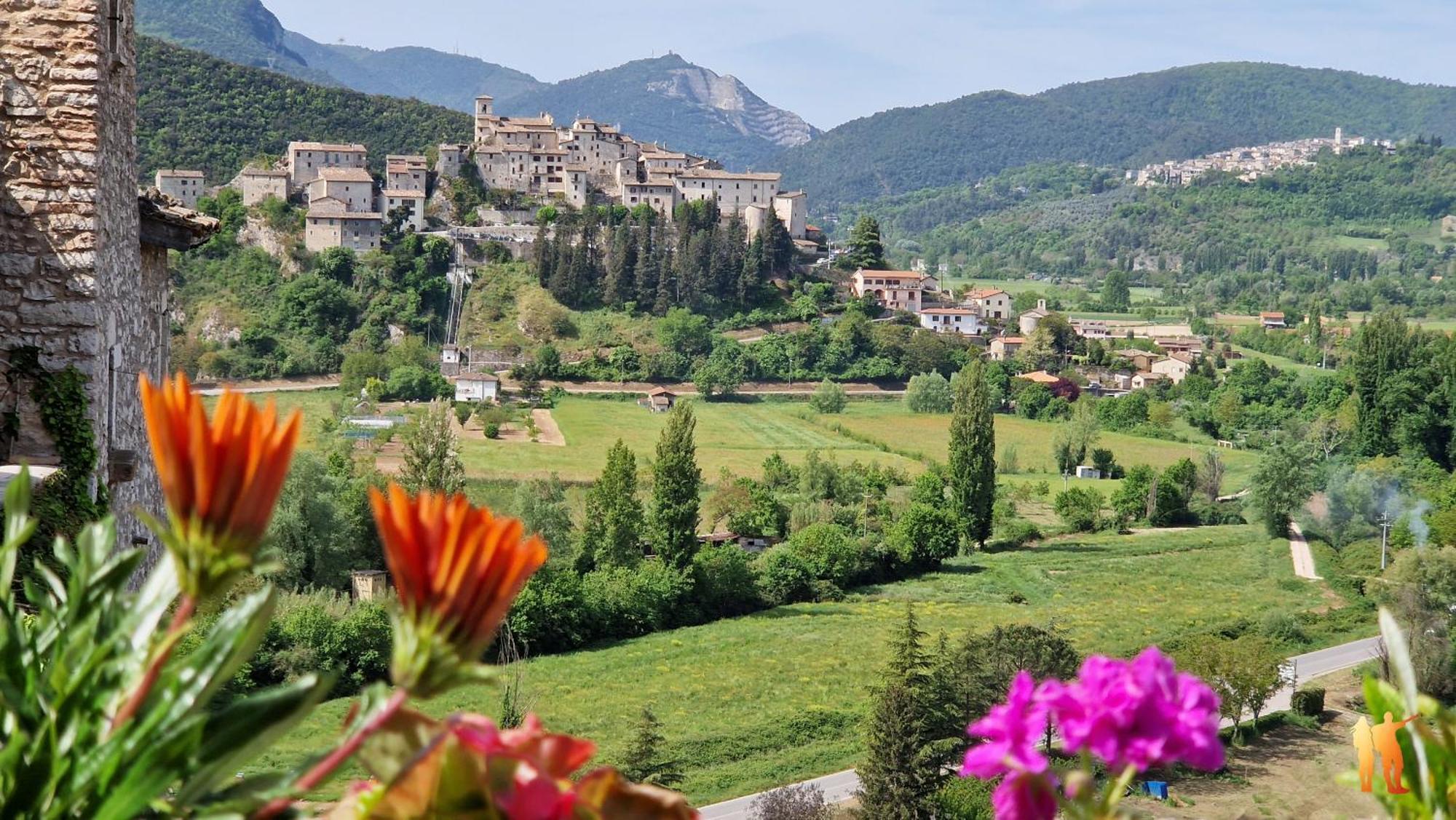 Borgo San Valentino Aparthotel Arrone Bagian luar foto