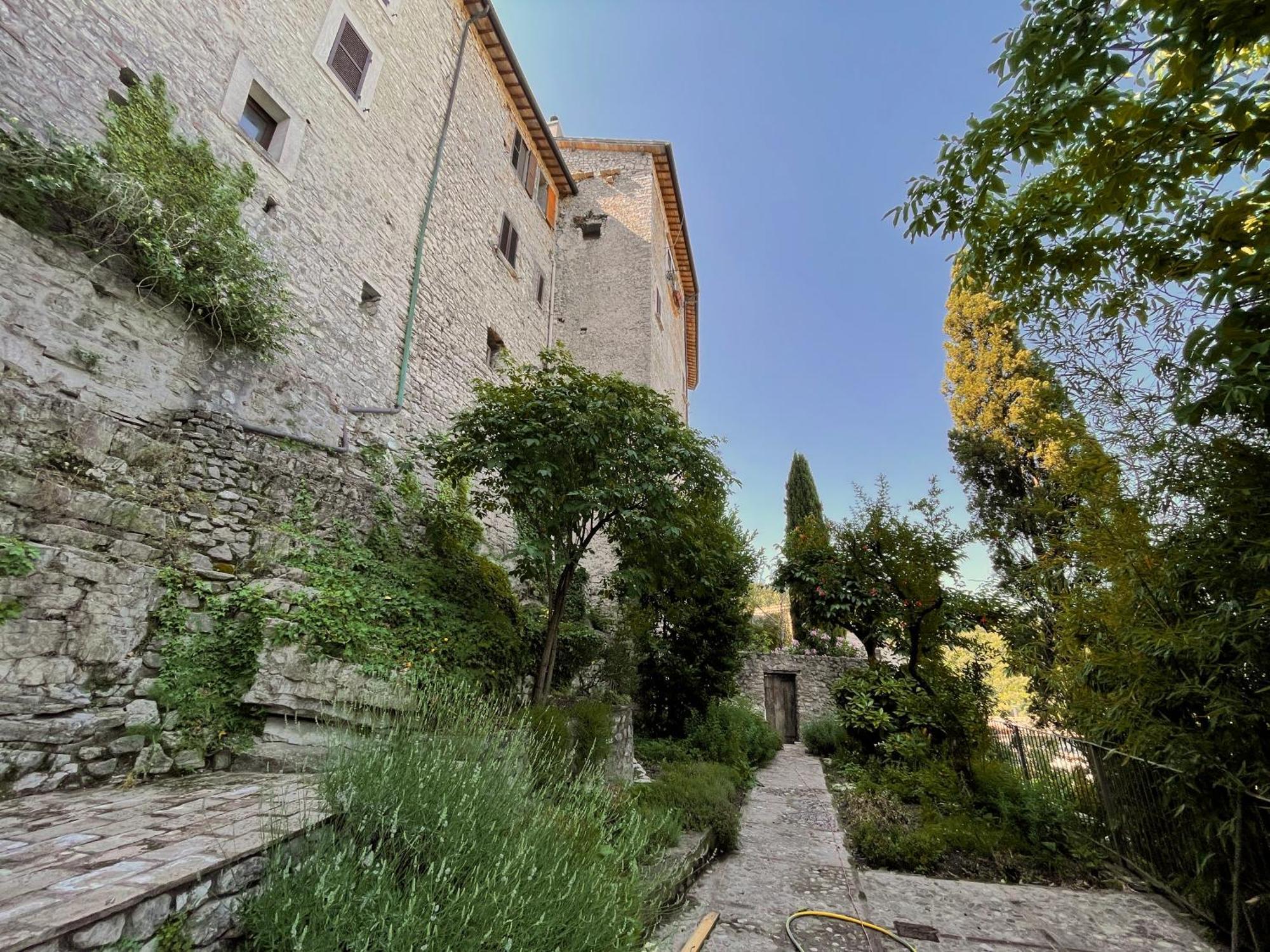 Borgo San Valentino Aparthotel Arrone Bagian luar foto