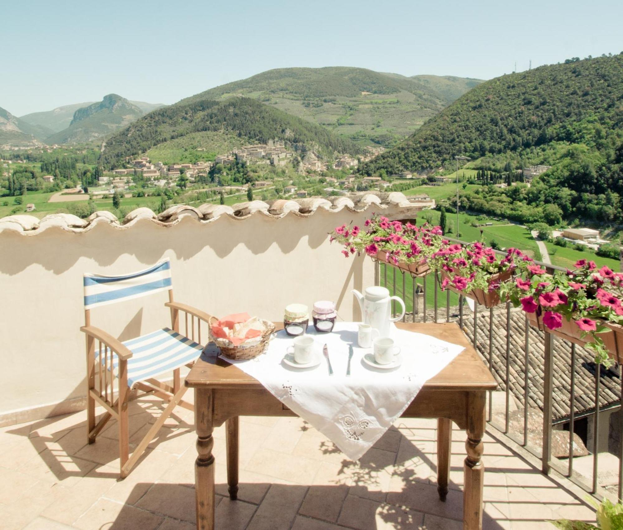 Borgo San Valentino Aparthotel Arrone Bagian luar foto